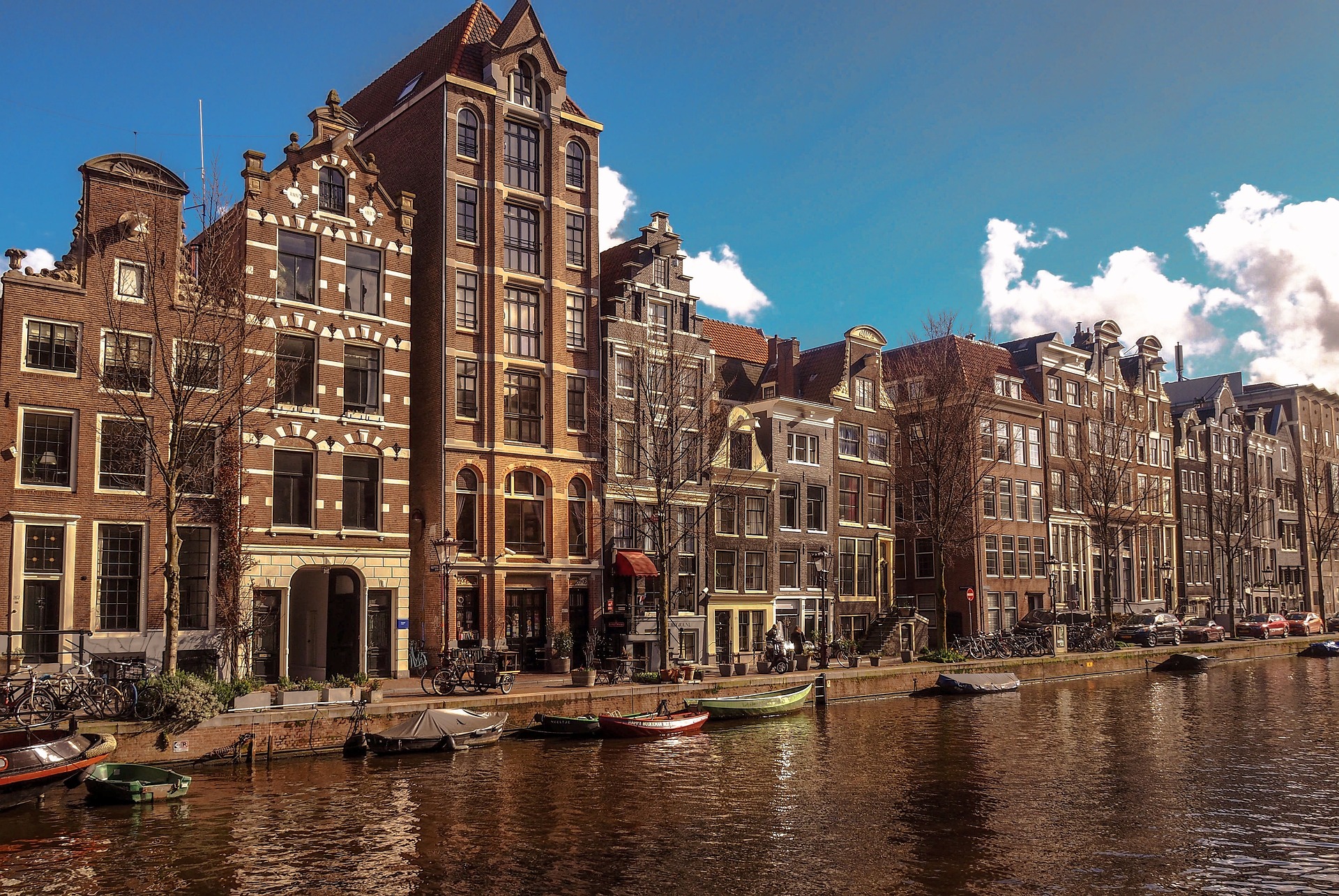 amsterdam-g5d0d2eab7_1920.jpg